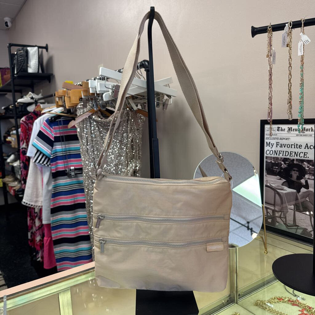 Baggallini- Nylon Crossbody Bag in Tan