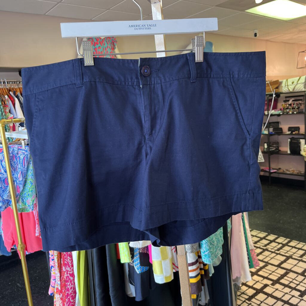 Lilly- Callahan Shorts in Resort Navy