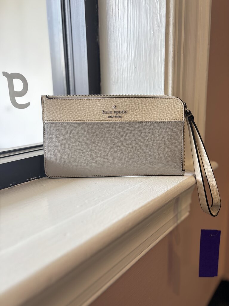 Kate Spade- Lucy L-Zip Wristlet in Platinum Grey Colorblock