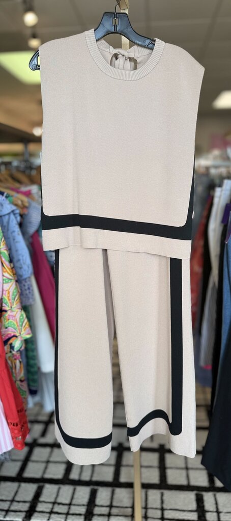 LaLavon NWT - Renee Tie Back Sweater and Pants Set