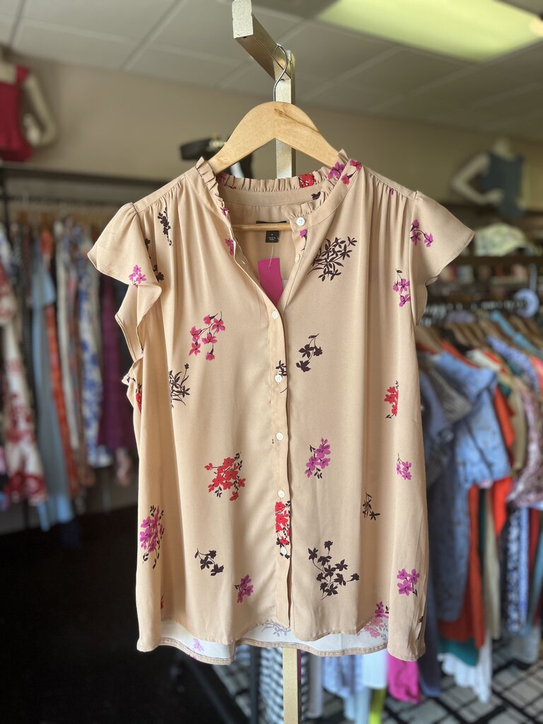 Ann Taylor - Flutter Sleeve Blouse w. Floral Print