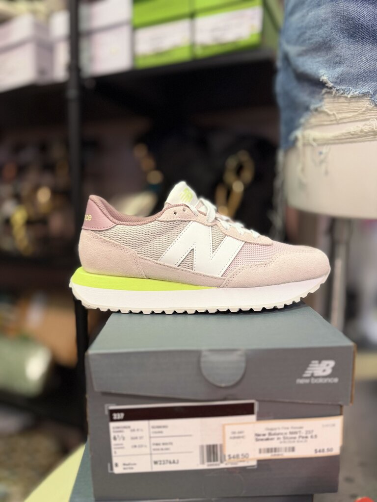 New Balance NWT- 237 Sneaker in Stone Pink