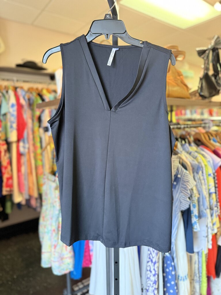 Lulu B NWT - V-Neck Tank - Black