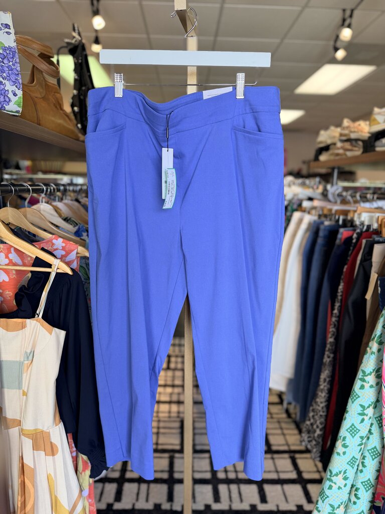 Chico's NWT - Brigitte Slim Crops - Sky Blue