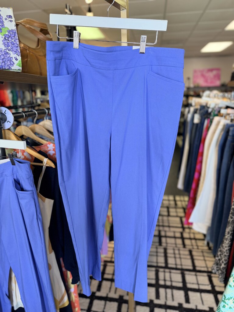 Chico's NWT - Brigitte Slim Crops - Sky Blue