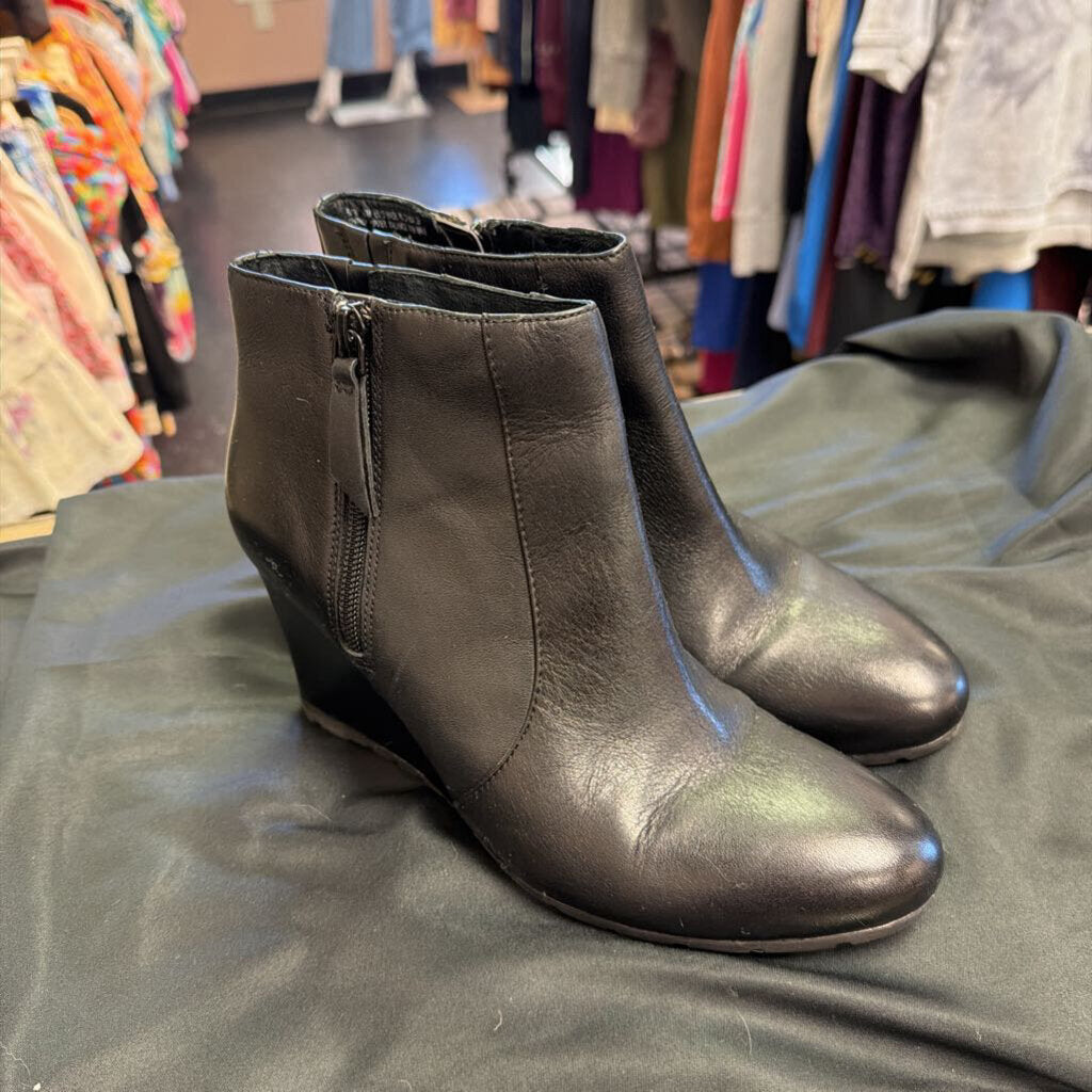 Clarks Artisan Black Leather Wedge Boots