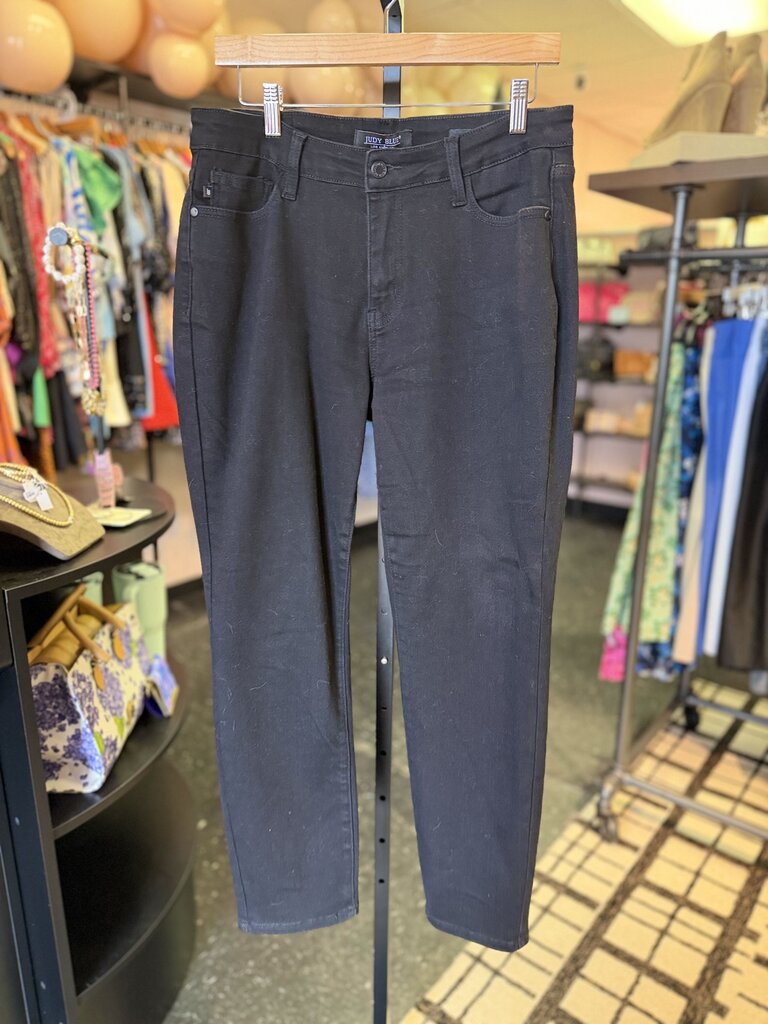 Judy Blue - Mid-Rise Slim Fit Jeans in Black