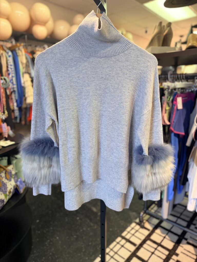 Kelli Kouri - Turtleneck w. Fox Fur Trim Sleeves - Heather Grey