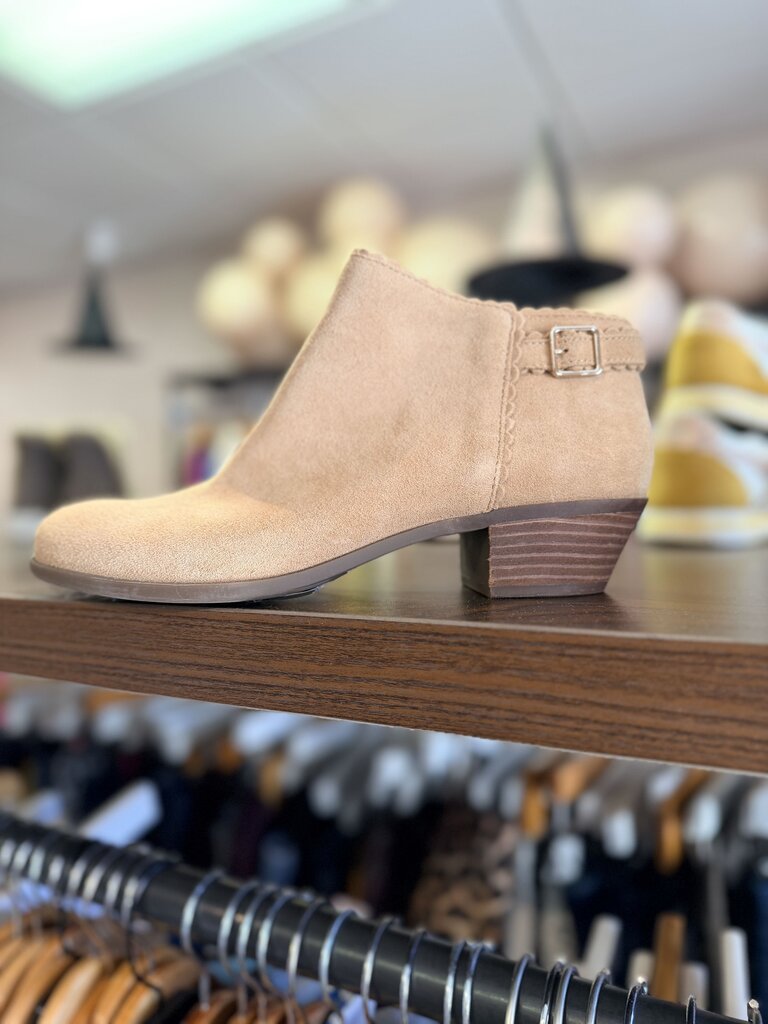 Crown & Ivy NWT - Kaylen Booties - Tan