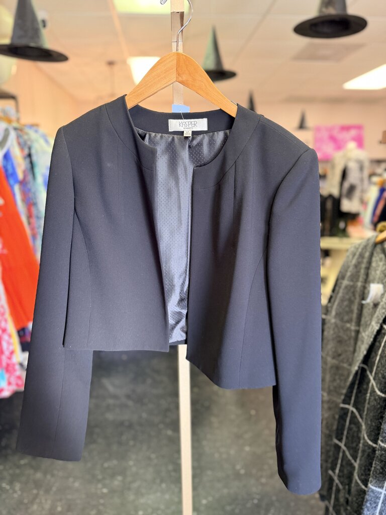 Kasper - Cropped Shrug in Black
