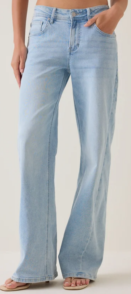 Altar'd NWT -Cara Mid Rise Jean - Light Wash