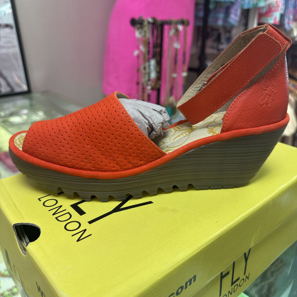 Fly London - NIB - Yala Leather Sandal
