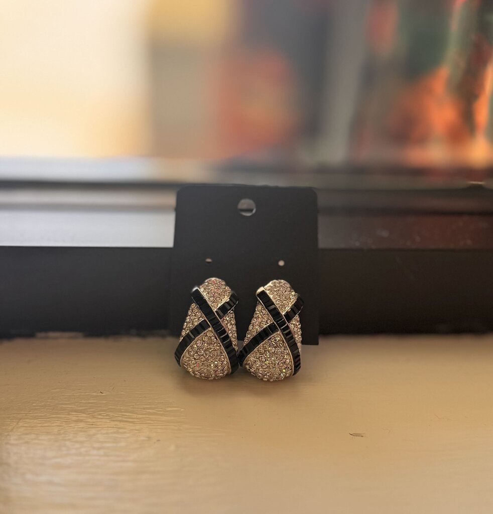 VTG - Clip On Earrings