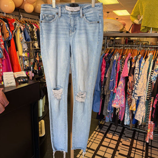 Buckle Black - Distressed Jeans in Light Wash