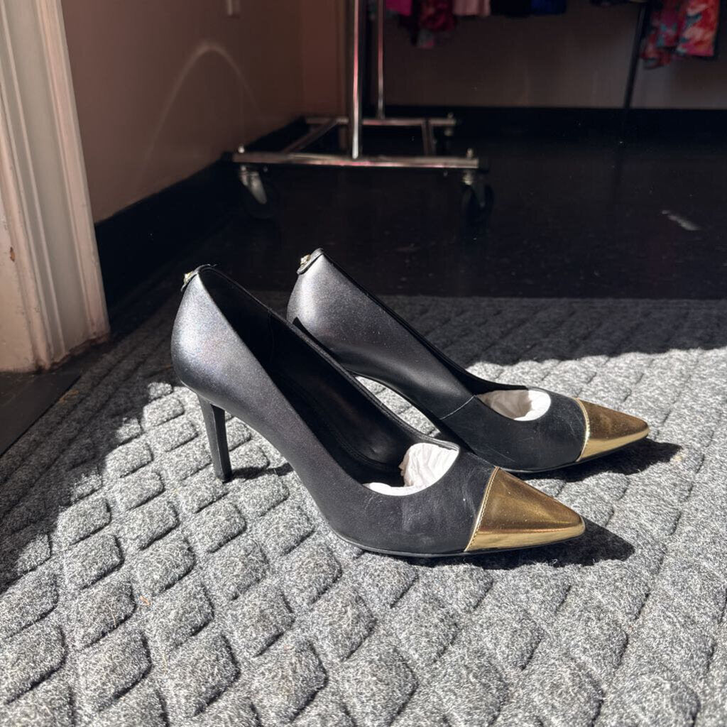 Michael Kors - Dorothy Mid Toe Capped Pumps