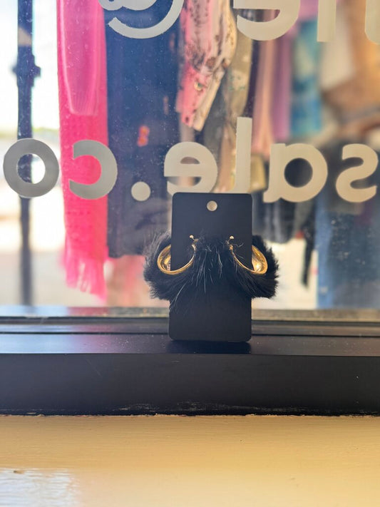 Gold Hoops w. Fur Trim - Black