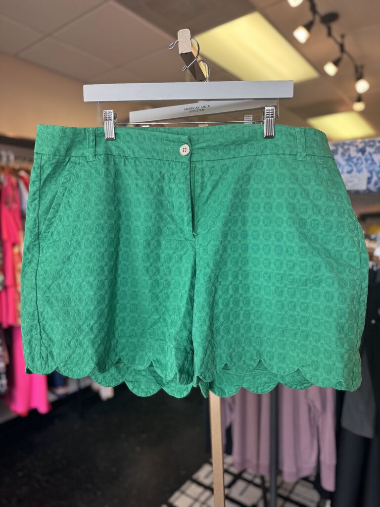 Crown & Ivy - Shelby Scalloped Shorts - Green