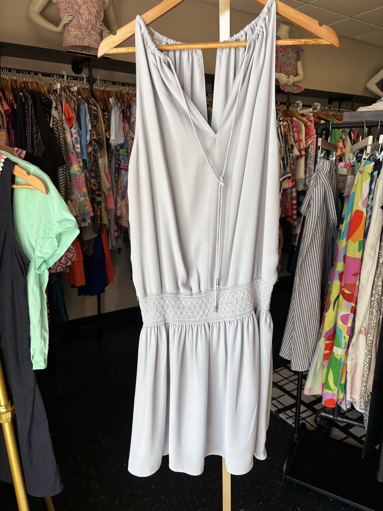 Wren & Willa - Sleeveless Mid Dress in Light Gray