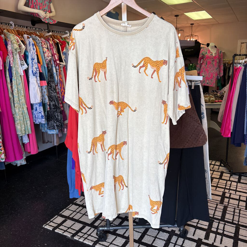 Easel - Leopard Print Relaxed T-Shirt Dress