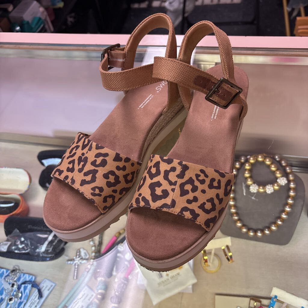 Toms- NIB Diana Sandals in Leopard Print