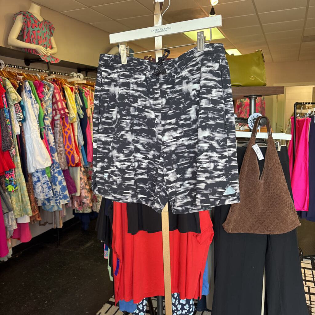 Fabletics NWT - The One 5" Shorts