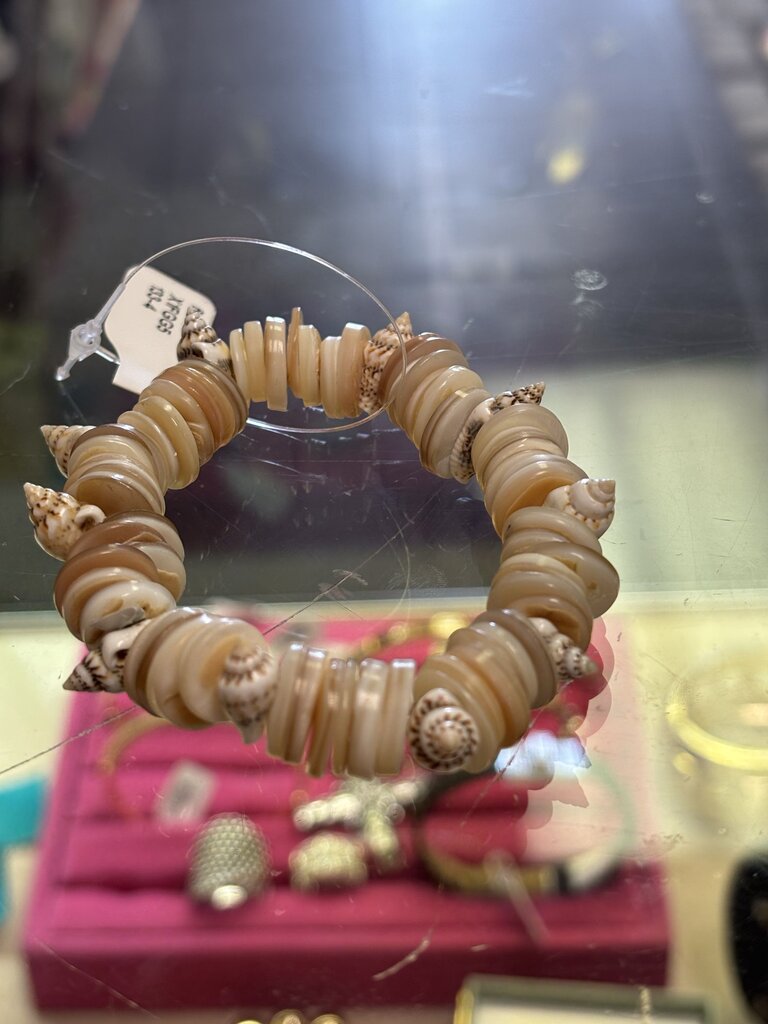 Stretchy Shell Bracelet