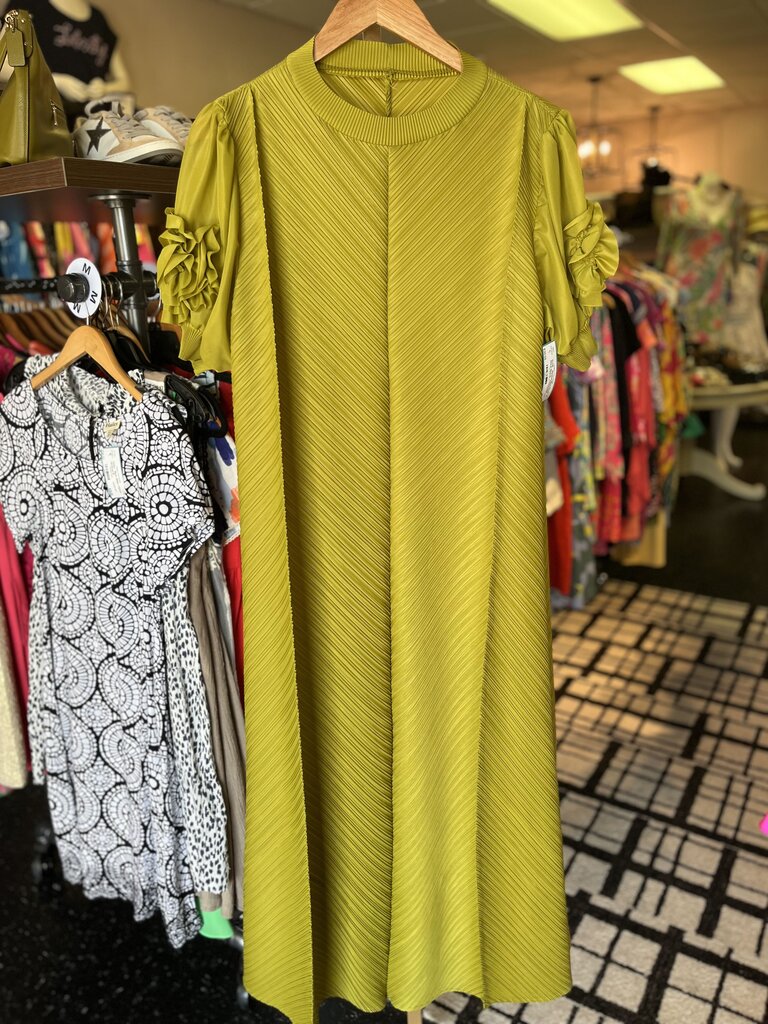H.J.W. - Pleated Maxi Dress w. Floral Sleeve - Chartreuse