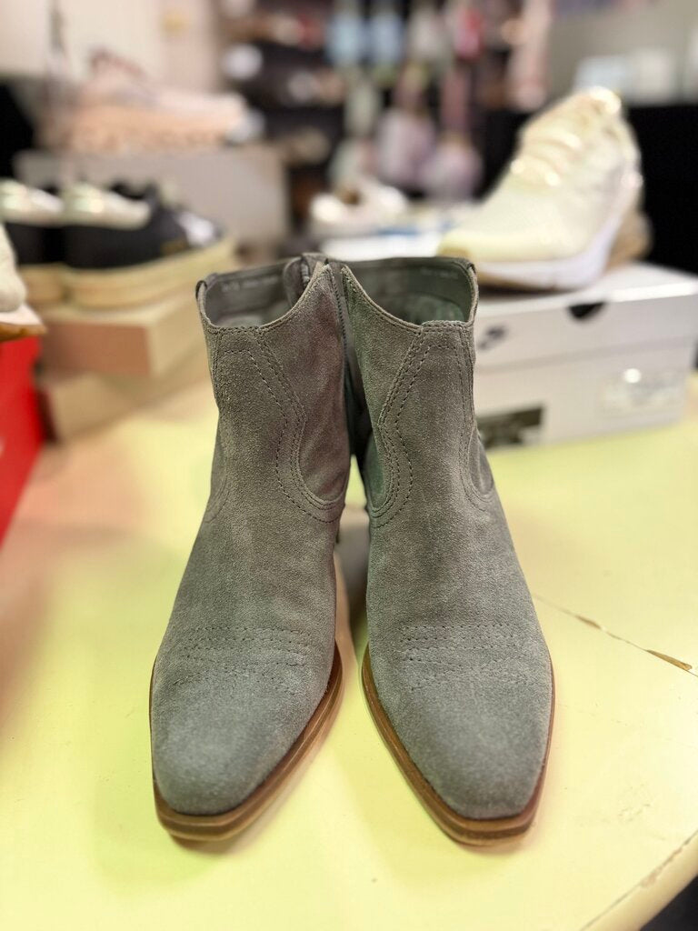 Dolce Vita - Silma Suede Boots - Grey