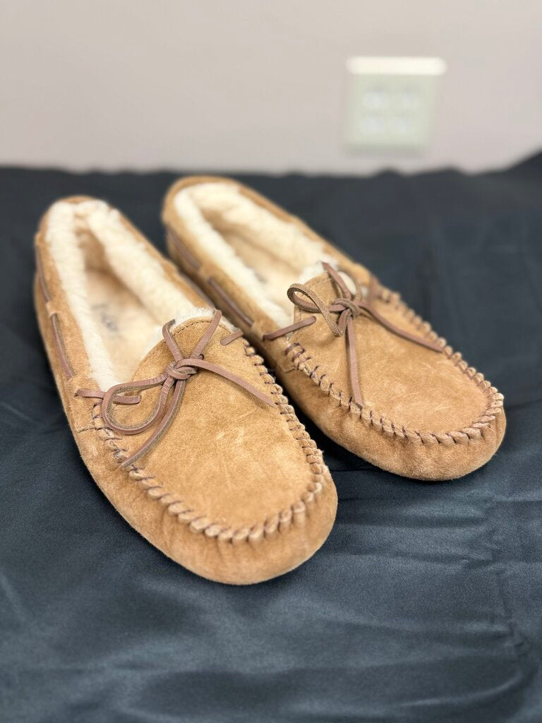 Ugg- Dakota Slipper in Chestnut
