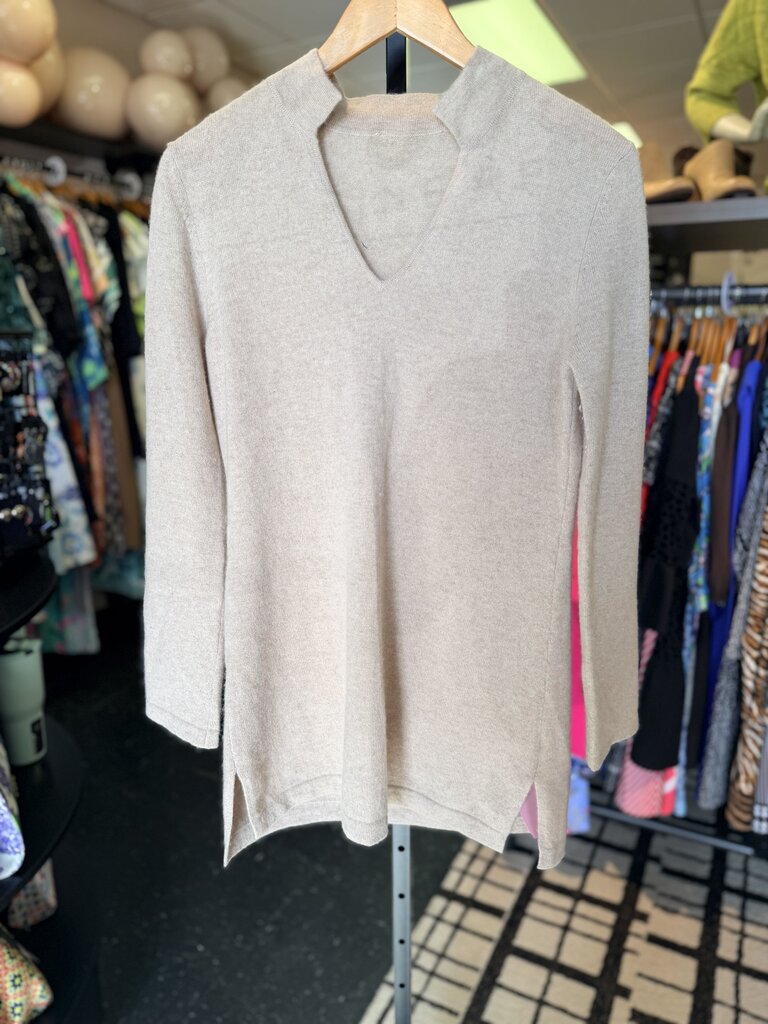 Elizabeth McKay - Cashmere V-Neck Sweater - Beige
