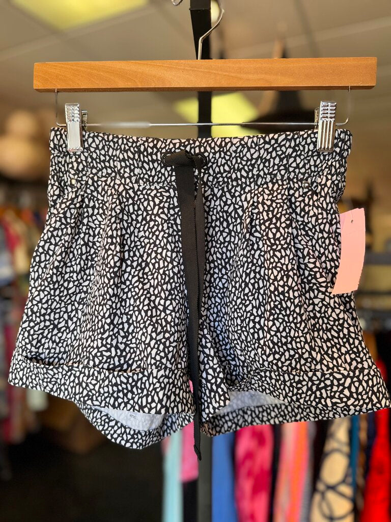 Lululemon- Spring Break Away Shorts in Black/White Mosaic Print