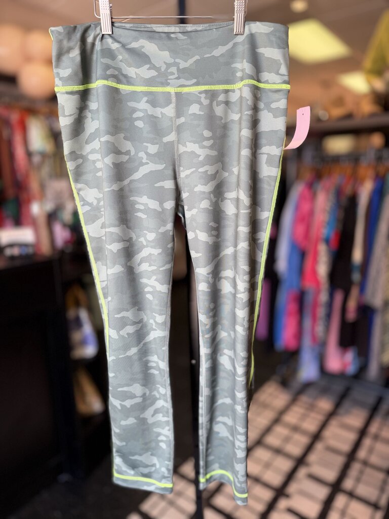 Vineyard Vines - Active Leggings in Camo Print