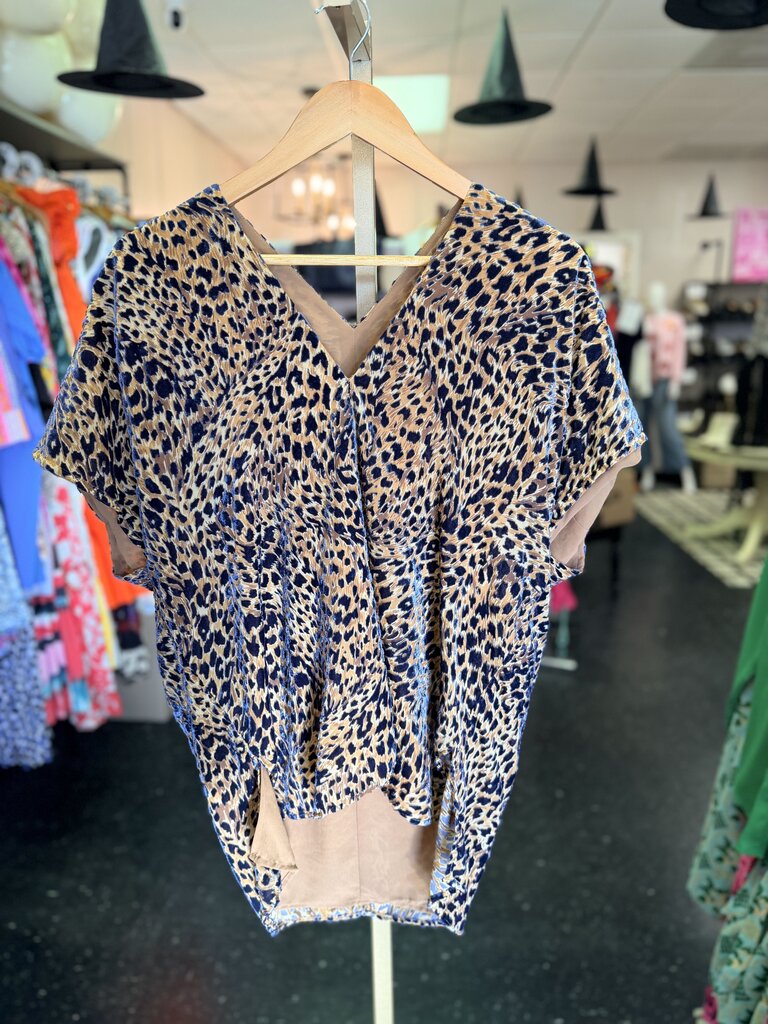 Karlie - SS V-Neck Leopard Print Blouse
