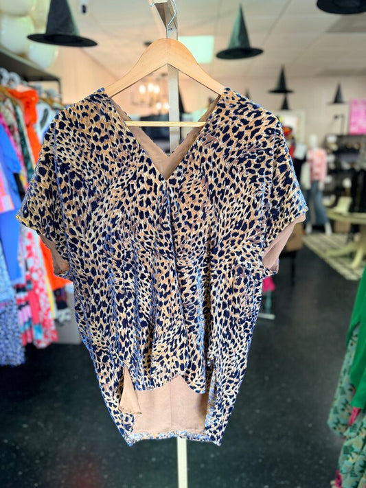 Karlie - SS V-Neck Leopard Print Blouse