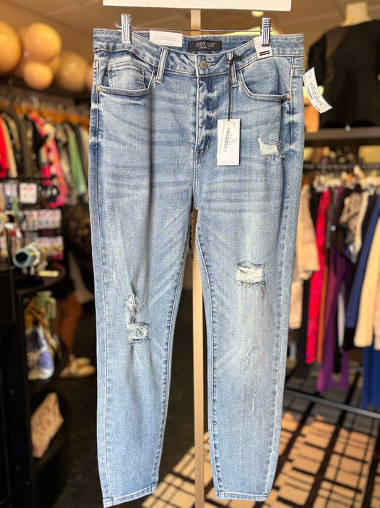 Judy Blue NWT -Maeve HR Jeans in Light Wash