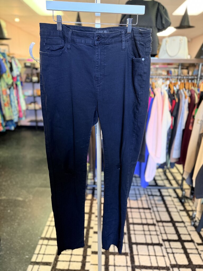 Judy Blue - Distressed Slim Fit Jeans - Black