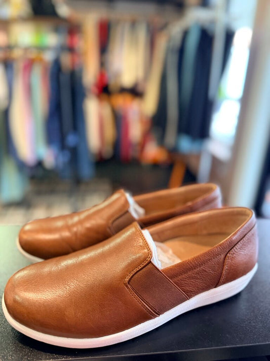 Vionic- Gianna Leather Loafers in Mocha -